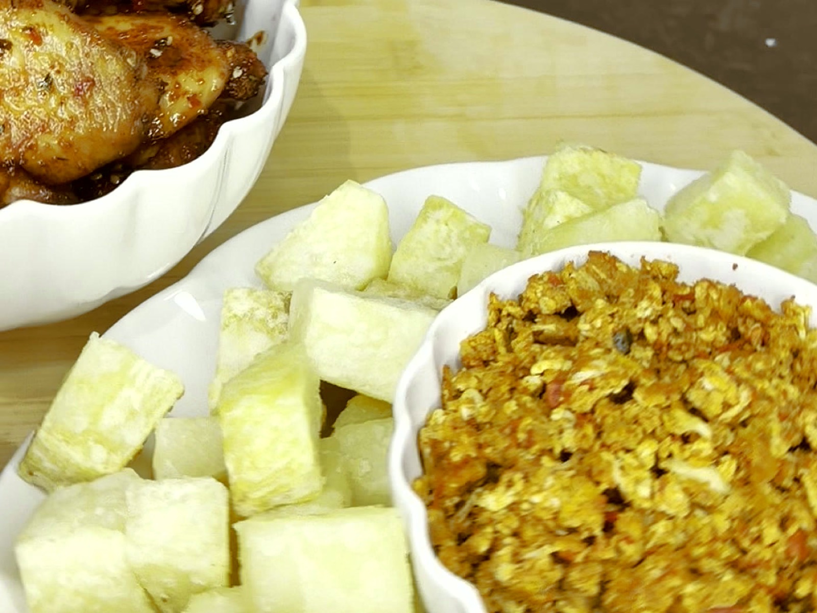 Fried yam with egg sauce and wings